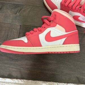 Air Jordan 1 Mid